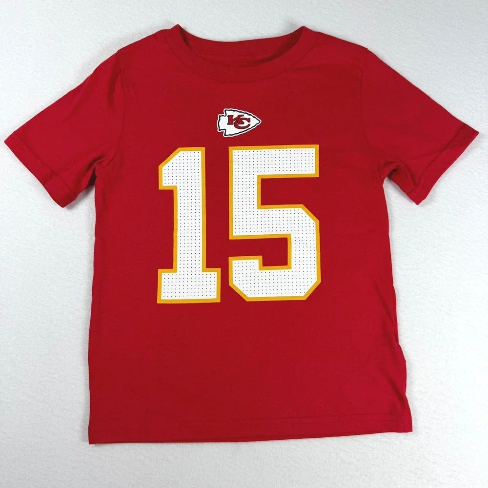 Nike Kansas City Chiefs Patrick Mahomes 15 Red Graphic T-Shirt Kids Size 7 L-7
